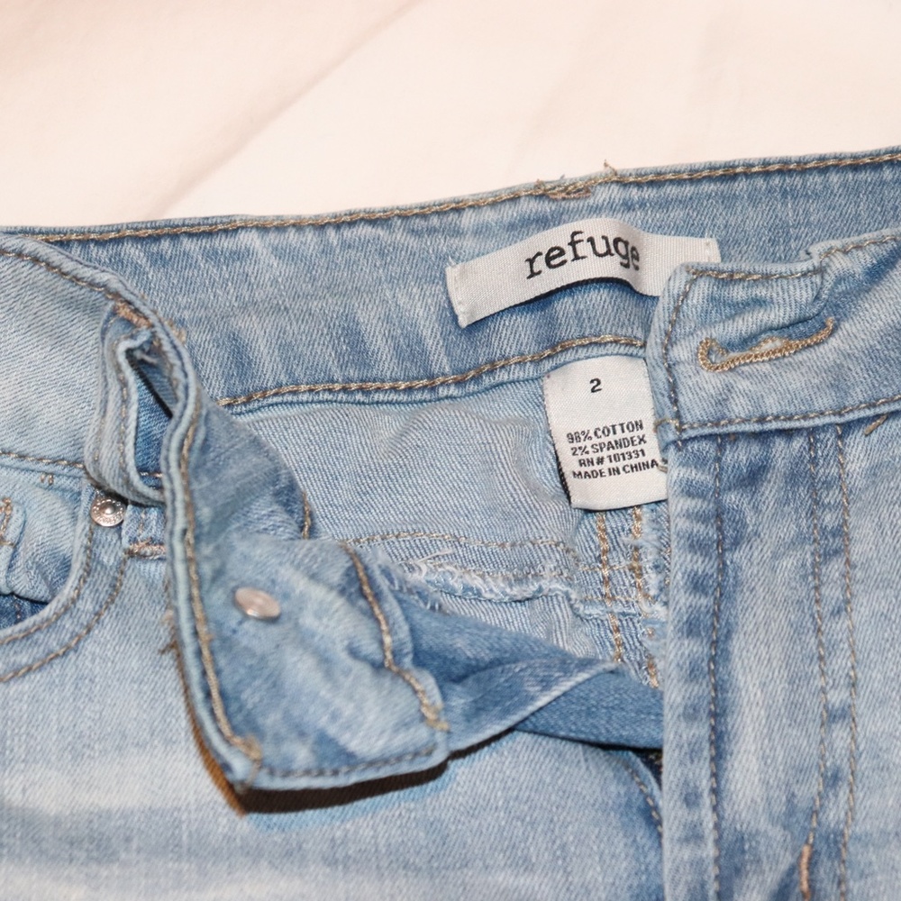 Light Wash Ripped Jeans - Picture 5 of 6